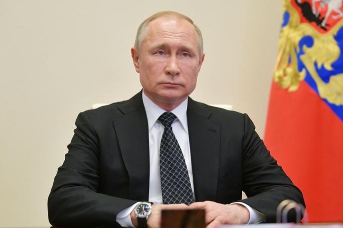 Vladimir Putin | Vladimir Putin je razkril, da se je cepil z ruskim Sputnikom, prvim registriranim cepivom v državi.  | Foto Reuters