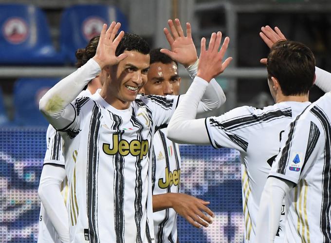 Cristiano Ronaldo, ki je bil označen kot eden največjih krivcev za slovo Juventusa iz lige prvakov, je v Cagliariju dosegel kar tri zadetke. | Foto: Reuters
