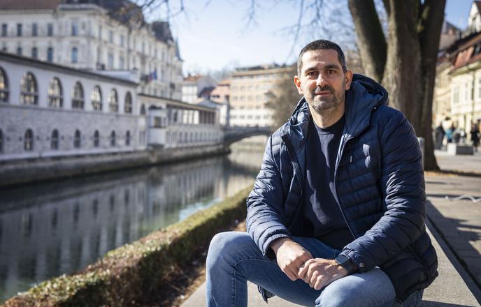 "Ljudje sredi delovnega dne pijejo kavo in se družijo. Tega na Finskem ni."