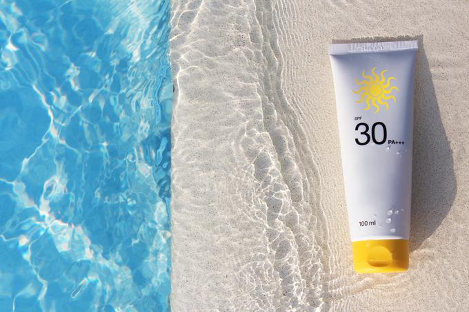 Zaščitni faktor sončne kreme naj bo vsak 30, svetuje dermatologinja. | Foto: Thinkstock