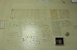 Policisti ulovili Romuna: zlatarni izmaknila za 200 tisoč evrov predmetov