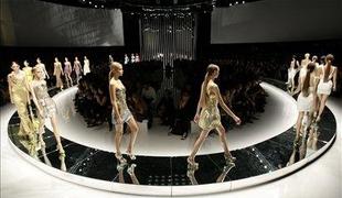 Versace uspešno proti ponarejevalcem