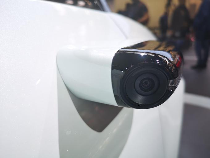Digitalni stranski kameri sta novost v kompaktnem razredu avtomobilov. | Foto: Gregor Pavšič