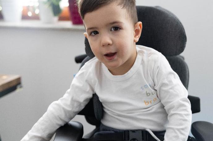 Aleks | Deček Aleks si zasluži lepšo prihodnost in skupaj mu lahko pri tem pomagamo.  | Foto Društvo Viljem Julijan