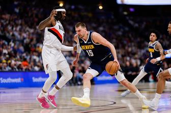 Denver z vročim Jokićem po drami priredil preobrat in prehitel Dončićeve, poškodba Wembanyamaja