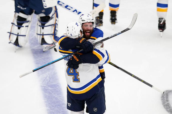 Carl Gunnarsson | Carl Gunnarson je z golom v podaljšku moštvu St. Louis Blues zagotovil zmago in pomagal do izenačenja v seriji zmag v finalu lige NHL. | Foto Reuters