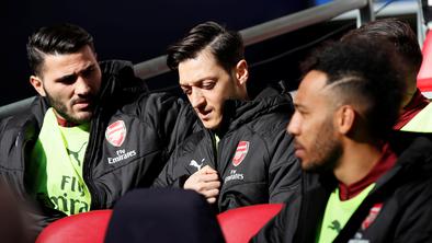 Skrivnostno dogajanje okoli napadenih zvezdnikov buri duhove v Londonu