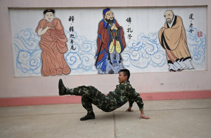 Kitajska, prevzgoja, komuna, odvisnost, vojaki | Foto: Reuters