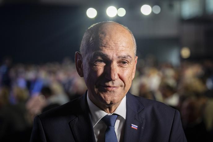 Kongres SDS, Ormož. Janez Janša | V kabinetu predsednika vlade do danes pričakujejo odgovore strank na ponujeno partnerstvo za uspešno Slovenijo.  | Foto Bojan Puhek
