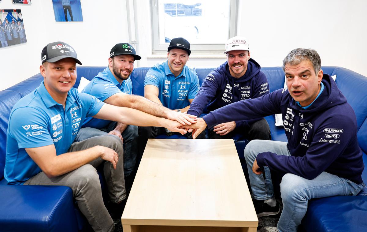 smukaška ekipa | Slovenska ekipa za hitre discipline samozavestno pričakuje prvo tekmo nove tekmovalne zime. | Foto Aleš Fevžer