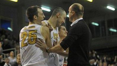 Nedeljski zmagi domačih, Olimpija pri vrhu