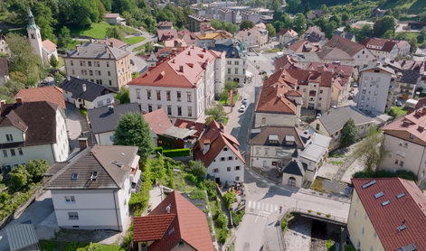 Obiskali smo kraj, kjer so doma rudarstvo, čipka in žlikrofi #video