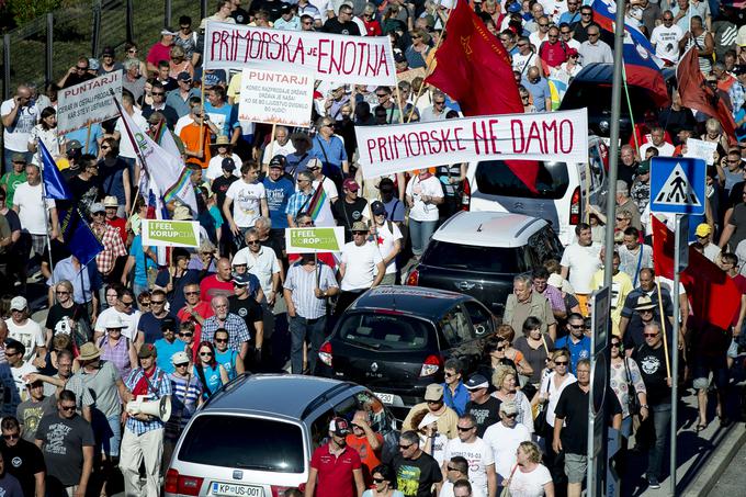 "V Mariboru so vrgli župana. Mi bomo vlado," je eden od sindikalistov uvodoma spomnil na proteste zaradi mariborskih radarjev iz leta 2012, ki so bili usodni za župana Franca Kanglerja.. | Foto: 
