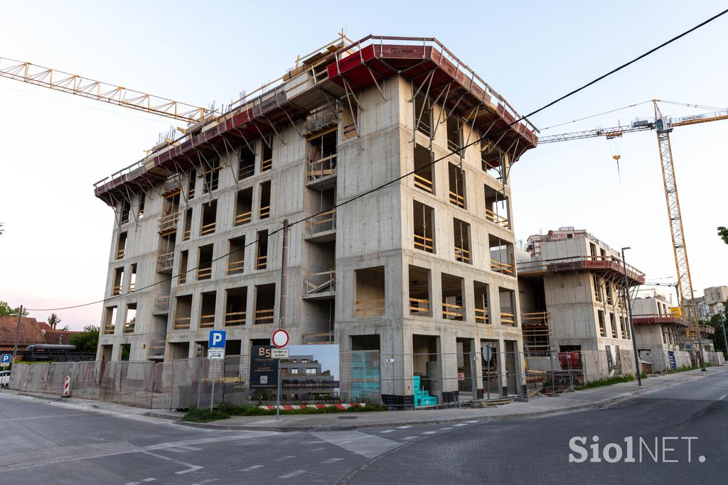 Bežigrajska petka, gradnja maj