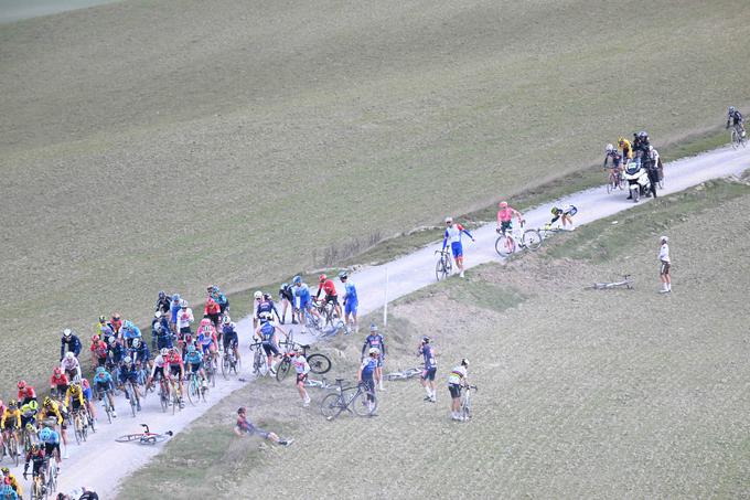 Alaphilippe je na dirki Strade Bianche grdo padel tudi leta 2022. | Foto: Guliverimage