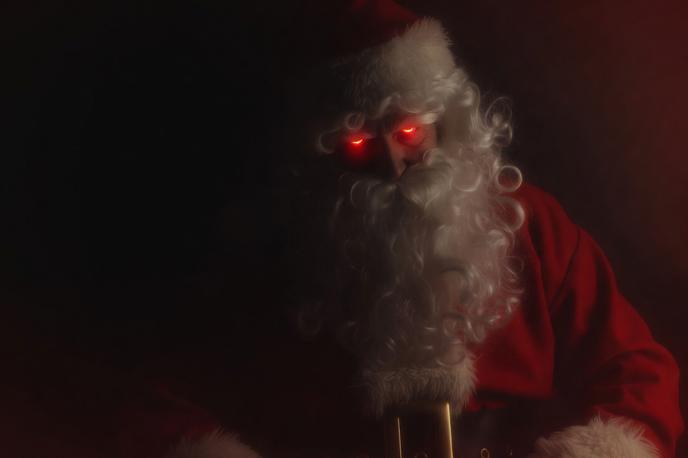 Božiček, Zlobni božiček | Uporabnike naj bi še pred koncem leta začel ogrožati nov zlonamerni program, ki si je ime izposodil od Božička. | Foto Grok/Fotografija je bila ustvarjena s pomočjo umetne inteligence