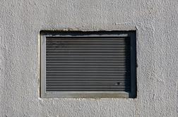 Zračnik na meji terase: kdaj sosed posega v vašo zasebnost? #pravni nasvet