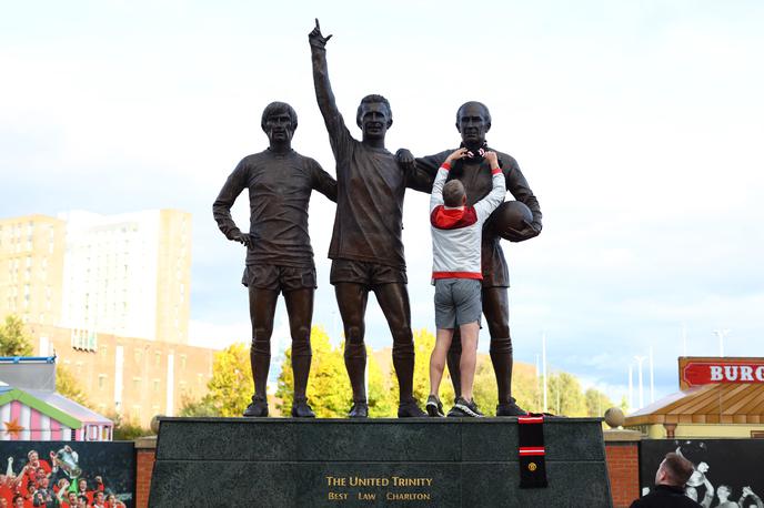 Old Trafford Bobby Charlton | Navijači Uniteda so se na zadnji domači tekmi poslavljali od svoje legende. | Foto Reuters