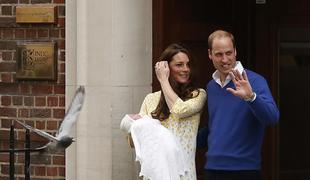 "Punčka je!" Kate Middleton je rodila, George je dobil sestrico. (foto in video)