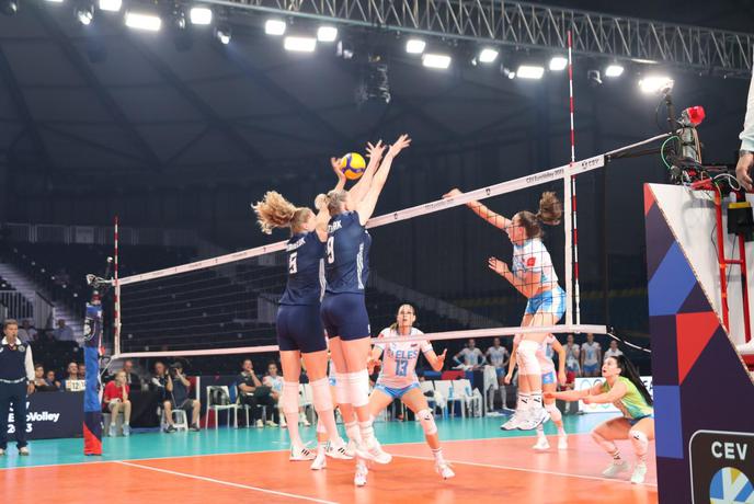 Slovenke za uvod naletele na previsoko oviro