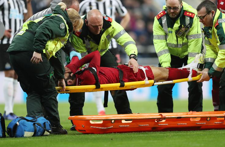 Mohamed Salah je na sobotni tekmi prejel udarec v glavo. | Foto: Reuters