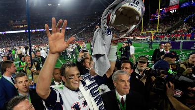 Tom Brady in New England Patriots dvignili Lombardijev pokal