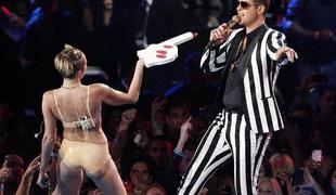 Robin Thicke: Moji ženi se je zdel najin nastop z Miley odličen!