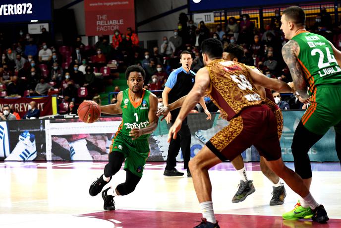 Trener Olimpije izključen, v prvem polčasu bled obraz
