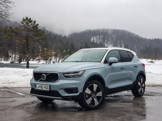 Baby volvo navduši s svojim atraktivnim zunanjim videzom, velikimi platišči in naprednimi varnostnimi sistemi. | Foto: Gašper Pirman