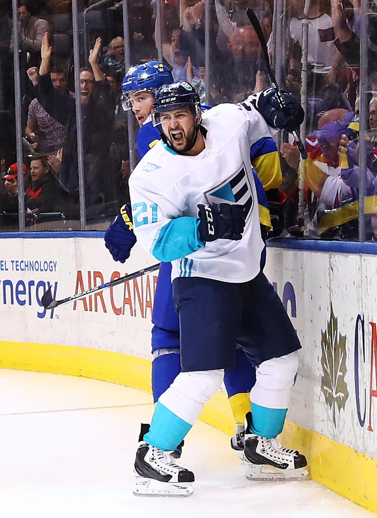 "Vesel sem, da mi je to uspelo prav na tej tekmi," je bil navdušen mož odločitve Tomas Tatar. | Foto: Getty Images