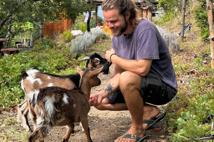 Luka Lešnik | Sodobni svet in preprostejše bivanje po njegovem mnenju nista nujno v nasprotju. | Foto Osebni arhiv
