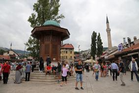 Kako na dopustu v tujini ostati povezan