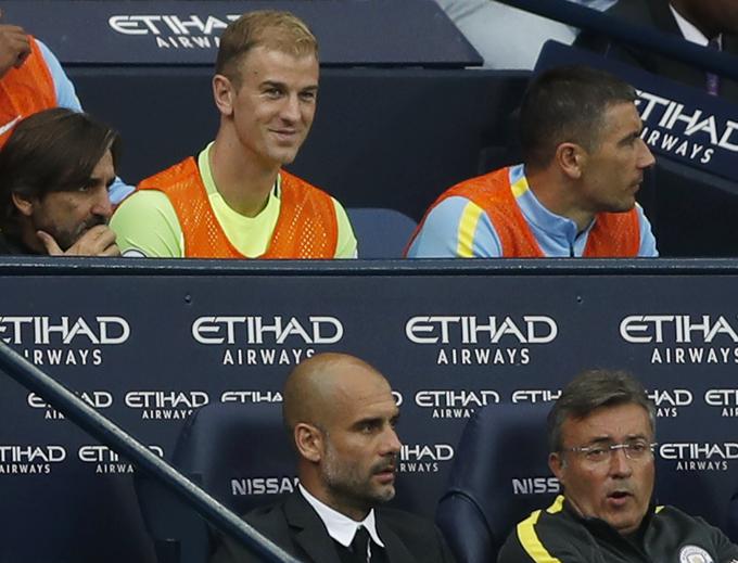 Po osmih sezonah neprekinjenega branjenja ga je Josep Guardiola posadil na klop. | Foto: Reuters