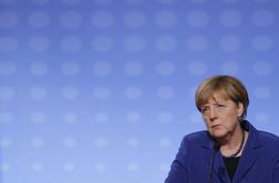 V nemški CSU bi zaostrili azilno politiko, Merklova proti