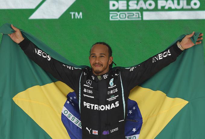 Lewis Hamilton po zmagi na VN Brazilije 2021. | Foto: AP / Guliverimage