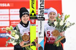 Nika Prevc nadaljuje lov za Japonko