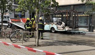 V središču Ljubljane zgorel avtobus #foto #video