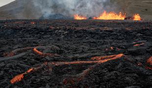 Na Islandiji začel bruhati vulkan
