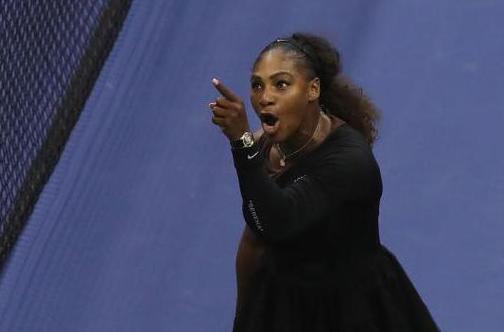 Kaj je Roger Federer povedal o sodniškem incidentu Serene Williams?