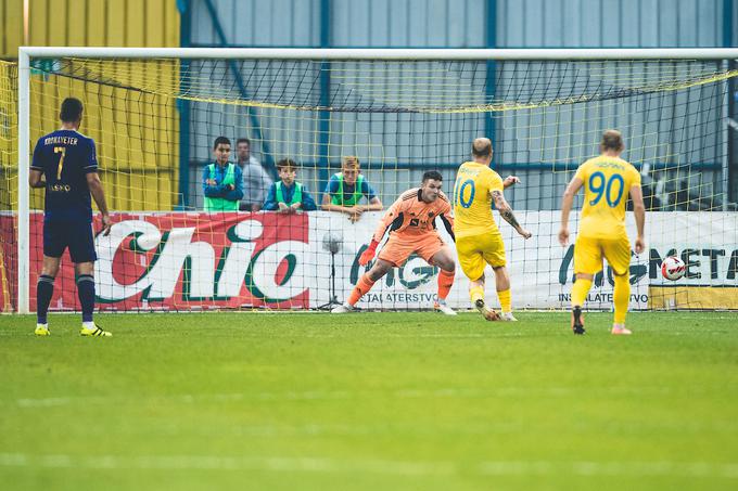 Kapetan Ibričić je vlil upanje domačim z bele točke, Domžalčani pa so nato zabili še enkrat. | Foto: Grega Valančič/Sportida