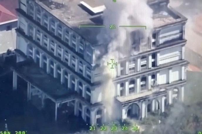 Kompleks, Tajska, Kambodža, Vojna | Eden od objektov ob meji med Tajsko in Kambodžo, ki ga je raketiral tajski dron.  | Foto Reuters