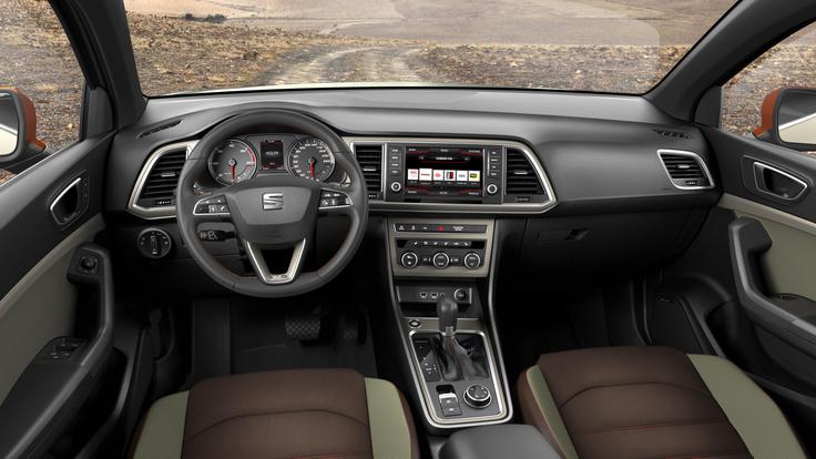 Ateca X-perience bo dobro založena s ponudbo asistenčnih sistemov, opremljena pa je tudi z novo generacijo multimedijskega sistema Easy connect. Del povezljivosti bosta še funkcija full link ter sistem Media system plus z osempalčnim zaslonom in predalom connectivity box, ki omogoča brezžično polnjenje pametnih telefonov. Poleg tega bo zanjo na voljo še aplikacija Seat ConnectApp. | Foto: Seat