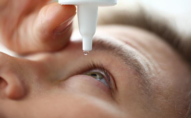 Dve kapljici v presledku petih minut naj bi že po pol ure zagotovili jasen in bister vid na blizu za nadaljnjih do deset ur. | Foto: Shutterstock