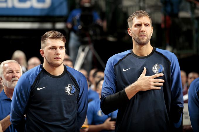 "Dobrodošel," je Dončiću le nekaj minut po letošnjem naboru lige NBA sporočil Nowitzki. | Foto: Getty Images