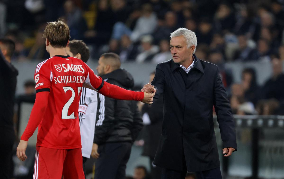Andreas Schjelderup | Andreas Schjelderup si služi nogometni kruh pri Benfici, kjer je njegov trener Jose Mourinho. | Foto Reuters