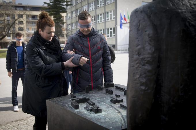 Mestno jedro Velenja lahko spoznate tudi na drugačen način. Sprehodite se po seznorični poti, kjer boste mesto spoznavali prek čutil: prek vida, sluha, vonja in okusa. | Foto: 