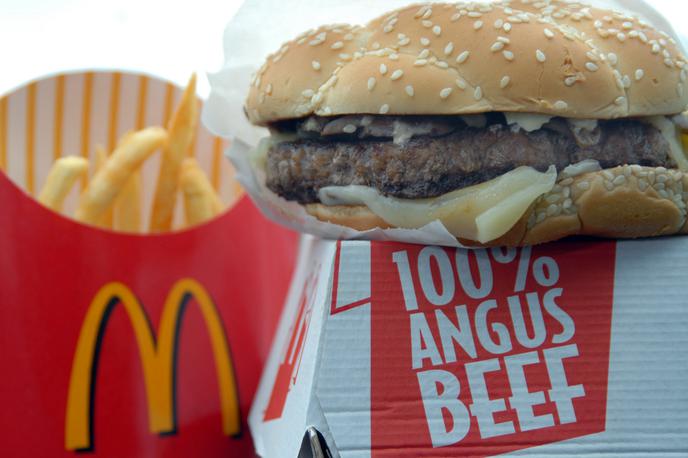 McDonalds | Zaradi razmer na trgu dobavitelji ne morejo več zagotavljati surovin po enaki ceni, so kot razlog za višje cene nekaterih izdelkov pojasnili pri McDonald'su v Sloveniji.  | Foto Getty Images