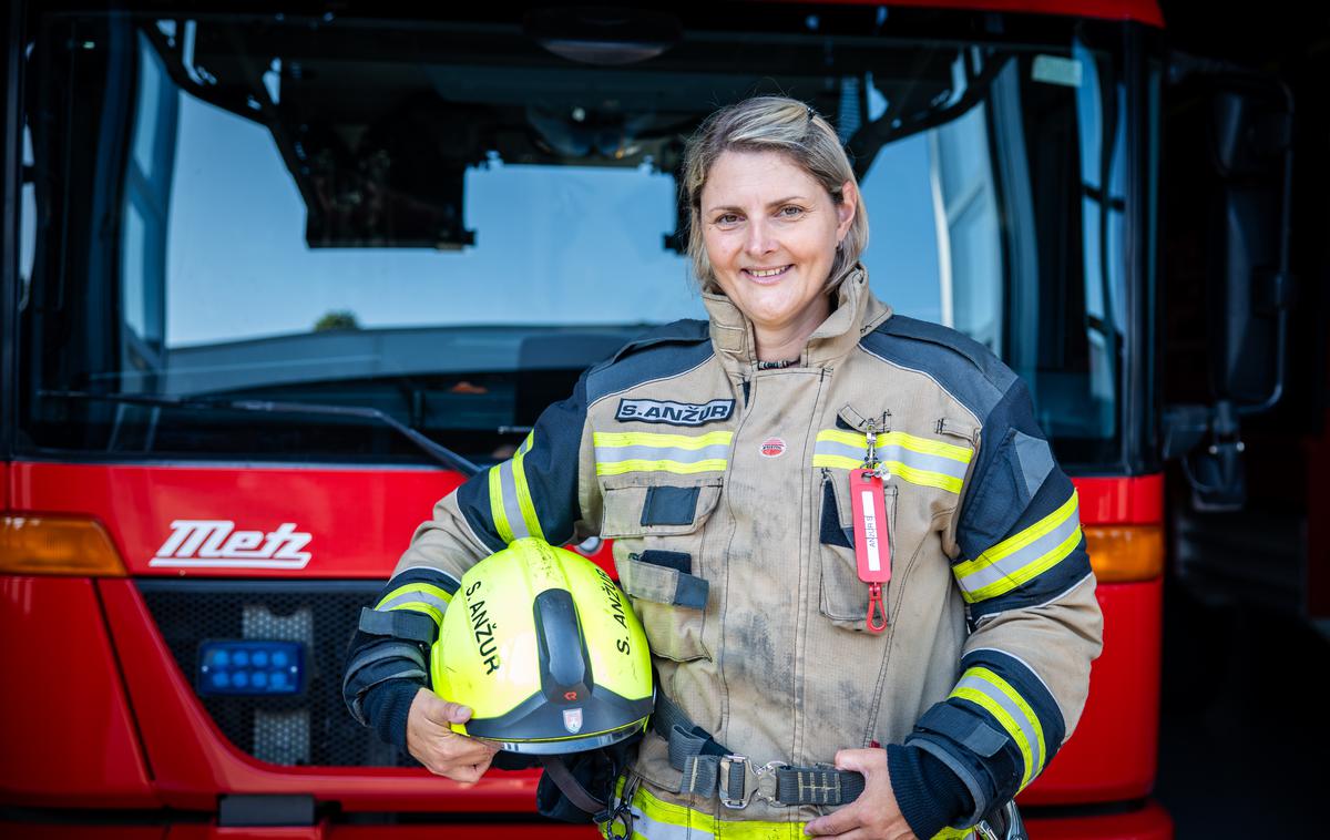 Gasilka Suzana Anžur | Suzana Anžur je svoje življenje posvetila poklicu, ki temelji na osnovnih človekovih vrednotah.  | Foto Gaja Hanuna