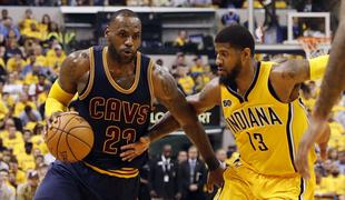 Izjemni LeBron James poskrbel za zgodovinsko vrnitev Clevelanda #video