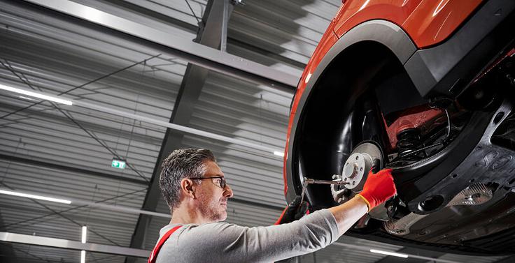 menjava-servis-zavor-ploscic-oblog-kolutov-diskov-akcija-pgc-servis-porsche-inter-auto | Foto: Porsche Inter Auto